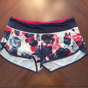EUC lululemon speed ups size 8